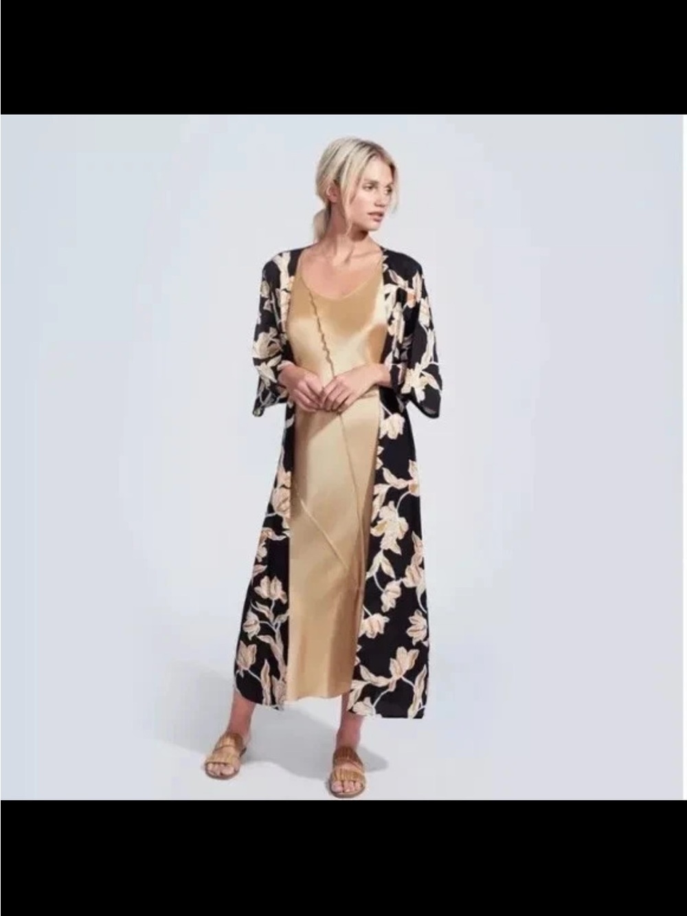 Maison Du Soir Black Floral kimono/Robe